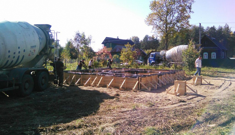 Фундамент в деревне Володино, Мышкинский район