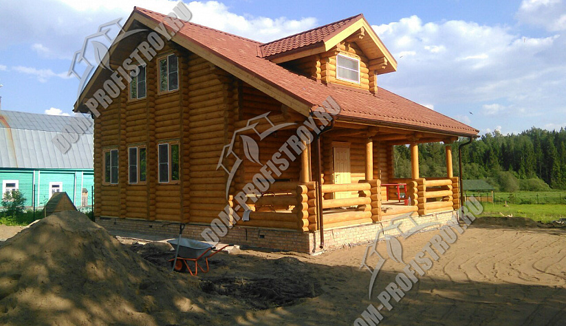 Дом из оцилиндрованного бревна в деревне Дор, Рыбинский район, внешняя отделка